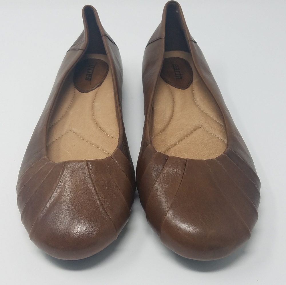 Earth Shoes Brown 7.5D slip on